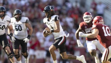 Cincinnati Bearcats quarterback Evan Prater during game against the Arkansas Razorbacks.