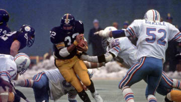 PITTSBURGH, PA - JANUARY 7: Running back Franco Harris #32 of the Pittsburgh Steelers runs with the football as he is pursued by Ken Kennard #71, Mike Reinfeldt #37, Elvin Bethea #65 and Robert Brazile #52 of the Houston Oilers during the 1978 season AFC Championship playoff game at Three Rivers Stadium on January 7, 1979 in Pittsburgh, Pennsylvania. The Steelers defeated the Oilers 34-5. (Photo by George Gojkovich/Getty Images)