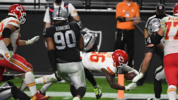 LAS VEGAS, NEVADA - NOVEMBER 22: Running back Le'Veon Bell #26 of the Kansas City Chiefs dives into the end zone for a touchdown past the defense of defensive tackle Johnathan Hankins #90 of the Las Vegas Raiders during the second half of an NFL game at Allegiant Stadium on November 22, 2020 in Las Vegas, Nevada. (Photo by Ethan Miller/Getty Images)