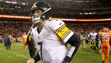 DENVER, CO - NOVEMBER 25: Quarterback Ben Roethlisberger #7 of the Pittsburgh Steelers leaves the field after their loss to the Denver Broncos at Broncos Stadium at Mile High on November 25, 2018 in Denver, Colorado. (Photo by Matthew Stockman/Getty Images)
