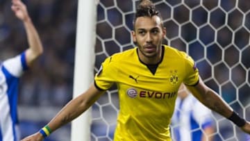 PORTO, PORTUGAL - FEBRUARY 25: Pierre-Emerick Aubameyang of Borussia Dortmund celebrates after scoring the opening goal during the UEFA Europa League Round of 32 Second Leg match between FC Porto and Borussia Dortmund at Estadio do Dragao on February 25, 2016 in Porto, Portugal. (Photo by Alexandre Simoes/Borussia Dortmund/Getty Images)