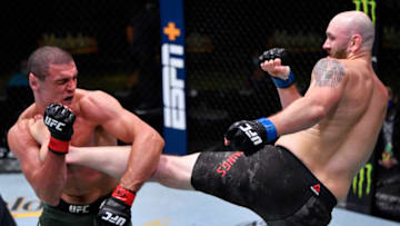 LAS VEGAS, NEVADA - AUGUST 29: (R-L) Zak Cummings kicks Alessio Di Chirico of Italy in their middleweight fight during the UFC Fight Night event at UFC APEX on August 29, 2020 in Las Vegas, Nevada. (Photo by Jeff Bottari/Zuffa LLC)
