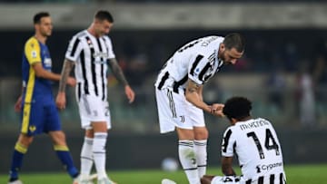 VERONA, ITALY - OCTOBER 30: Leonardo Bonucci of Juventus consoles Weston Mckennie of Juventus during the Serie A match between Hellas and Juventus at Stadio Marcantonio Bentegodi on October 30, 2021 in Verona, Italy. (Photo by Alessandro Sabattini/Getty Images)