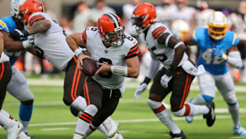 INGLEWOOD, CALIFORNIA - OCTOBER 10: Baker Mayfield #6 of the Cleveland Browns takes the snap during the first half against the Los Angeles Chargers at SoFi Stadium on October 10, 2021 in Inglewood, California. (Photo by Ronald Martinez/Getty Images)