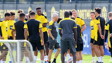 DORTMUND, GERMANY - AUGUST 03: (BILD ZEITUNG OUT) head coach Lucien Favre of Borussia Dortmund speaks with the team of Borussia Dortmund during the first training session after the summer break on August 03, 2020 in Dortmund, Germany. (Photo by Alex Gottschalk/DeFodi Images via Getty Images)