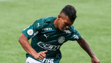 SAO PAULO, BRAZIL - JANUARY 26: Gabriel Veron of Palmeiras controls the ball during a match between Palmeiras and Vasco da Gama as part of Brasileirao Series A 2020 at Allianz Parque on January 26, 2021 in Sao Paulo, Brazil. (Photo by Alexandre Schneider/Getty Images)