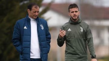 Juventus, Max Allegri, Miralem Pjanic (Photo credit should read MARCO BERTORELLO/AFP via Getty Images)