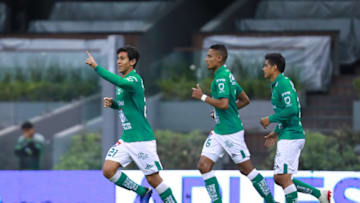 MEXICO CITY, MEXICO - FEBRUARY 09: Jose Macías (L) of Leon celebrates after scoring his team's first goal during the 6th round match between America and Leon as part of the Torneo Clausura 2019 Liga MX at Azteca Stadium on February 09, 2019 in Mexico City, Mexico. (Photo by Manuel Velasquez/Getty Images)