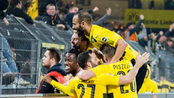 DORTMUND, GERMANY - MARCH 11: Michy Batshuayi of Borussia Dortmund celebrates scoring the winning goal to the 3:2 with his team mates during the Bundesliga match between Borussia Dortmund and Eintracht Frankfurt at the Signal Iduna Park on March 11, 2018 in Dortmund, Germany. (Photo by Alexandre Simoes/Borussia Dortmund/Getty Images)
