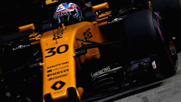 SINGAPORE - SEPTEMBER 15: Jolyon Palmer of Great Britain driving the (30) Renault Sport Formula One Team Renault RS17 on track during practice for the Formula One Grand Prix of Singapore at Marina Bay Street Circuit on September 15, 2017 in Singapore. (Photo by Mark Thompson/Getty Images)