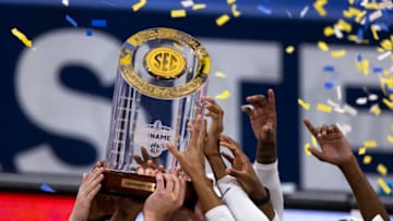NASHVILLE, TN - MARCH 14: Alabama Crimson Tide hoist the SEC Championship trophy after the championship game against the LSU Tigers in the SEC Men's Basketball Tournament at Bridgestone Arena on March 14, 2021 in Nashville, Tennessee. Alabama defeats LSU 80-79. (Photo by Brett Carlsen/Getty Images)