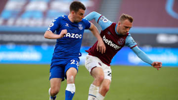 LONDON, ENGLAND - MAY 09: Jarrod Bowen of West Ham United battles for possession with Seamus Coleman of Everton during the Premier League match between West Ham United and Everton at London Stadium on May 09, 2021 in London, England. Sporting stadiums around the UK remain under strict restrictions due to the Coronavirus Pandemic as Government social distancing laws prohibit fans inside venues resulting in games being played behind closed doors. (Photo by Andy Couldridge - Pool/Getty Images)