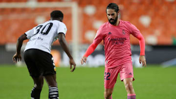 VALENCIA, SPAIN - NOVEMBER 08: Isco Alarcon of Real Madrid is chased by Yunus Musah of Valencia CF during the La Liga Santander match between Valencia CF and Real Madrid at Estadio Mestalla on November 08, 2020 in Valencia, Spain. (Photo by Angel Martinez/Getty Images)