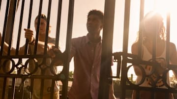 OUTER BANKS (L to R) RUDY PANKOW as JJ, JONATHAN DAVISS as POPE, MADISON BAILEY as KIARA in episode 204 of OUTER BANKS Cr. JACKSON LEE DAVIS/NETFLIX © 2021