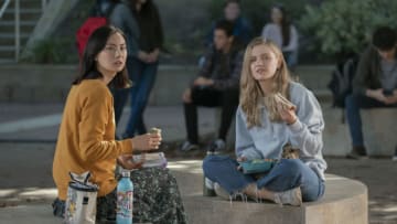 Moxie. Lauren Tsai as Claudia, Hadley Robinson as Vivian in Moxie. Cr Colleen Hayes/NETFLIX © 2020