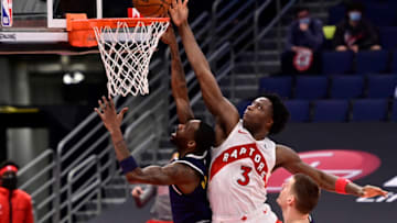 OG Anunoby of the Toronto Raptors tips the ball into the basket over Will Barton of the Denver Nuggets during the second quarter at Amalie Arena on 24 Mar. 2021 in Tampa, Florida. (Photo by Douglas P. DeFelice/Getty Images)