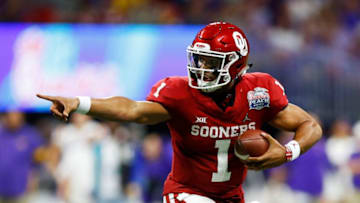 ATLANTA, GEORGIA - DECEMBER 28: Quarterback Jalen Hurts #1 of the Oklahoma Sooners carries the ball against the defense of the LSU Tigers during the Chick-fil-A Peach Bowl at Mercedes-Benz Stadium on December 28, 2019 in Atlanta, Georgia. (Photo by Mike Zarrilli/Getty Images)