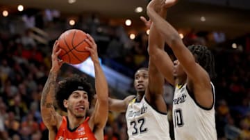 Illinois Fighting Illini guard Andre Curbelo (5) loos to shoot over Marquette Golden Eagles guard Darryl Morsell (32) and Marquette Golden Eagles forward Justin Lewis (10) during the second half of Marquette Golden Eagles 67-66 win over the Illinois Fighting Illini at Fiserv Forum in Milwaukee on Monday, Nov. 15, 2021. - Photo by Mike De Sisti / Milwaukee Journal Sentinel ORG XMIT: DBY1Mjs Mumen 03164