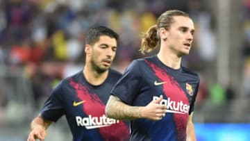 Barcelona's French forward Antoine Griezmann (R) and Barcelona's Uruguayan forward Luis Suarez (Photo by FAYEZ NURELDINE/AFP via Getty Images)