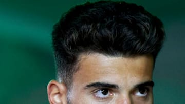 BRAGA, PORTUGAL - JANUARY 21: Luis Maximiano of Sporting CP looks on prior to during the Taca da Liga - Allianz CUP semifinal match between SC Braga and Sporting CP at Estadio Municipal de Braga on January 21, 2020 in Braga, Portugal. (Photo by Quality Sport Images/Getty Images)