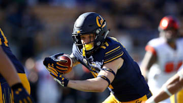 BERKELEY, CA - NOVEMBER 04: Vic Wharton III #17 of the California Golden Bears runs with the ball after making a reception against the Oregon State Beavers at California Memorial Stadium on November 4, 2017 in Berkeley, California. (Photo by Ezra Shaw/Getty Images)