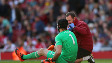LONDON, ENGLAND - SEPTEMBER 29: goalkeeper Petr Cech of Arsenal receives treatment prior to being substitued for an injury during the Premier League match between Arsenal FC and Watford FC at Emirates Stadium on September 29, 2018 in London, United Kingdom. (Photo by Catherine Ivill/Getty Images)