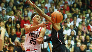 LAHAINA, HI - NOVEMBER 21: Kerr Kriisa #25 of the Arizona Wildcats makes a pass around Mika Adams-Woods #3 of the Cincinnati Bearcats in the first half of the game during the Maui Invitational at Lahaina Civic Center on November 21, 2022 in Lahaina, Hawaii. (Photo by Darryl Oumi/Getty Images)
