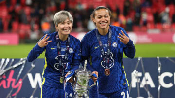 LONDON, ENGLAND - DECEMBER 05: Ji So-yun and Drew Spence of Chelsea pose with the trophy during The Vitality Women's FA Cup Final between Arsenal and Chelsea at Wembley Stadium on December 5, 2021 in London, England. (Photo by Marc Atkins/Getty Images)