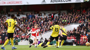 LONDON, ENGLAND - NOVEMBER 07: Emile Smith Rowe of Arsenal scores their side's first goal during the Premier League match between Arsenal and Watford at Emirates Stadium on November 07, 2021 in London, England. (Photo by Ryan Pierse/Getty Images)