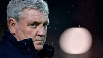BRENTFORD, ENGLAND - JANUARY 31: Manager of Aston Villa, Steve Bruce ahead of the Sky Bet Championship match between Brentford and Aston Villa at Griffin Park on January 31, 2017 in Brentford, England. (Photo by Justin Setterfield/Getty Images)