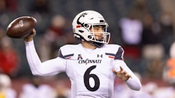 Auburn footballNov 19, 2022; Philadelphia, Pennsylvania, USA; Cincinnati Bearcats quarterback Ben Bryant (6) passes the ball against the Temple Owls during the second quarter at Lincoln Financial Field. Mandatory Credit: Bill Streicher-USA TODAY Sports