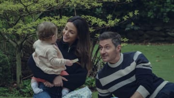 Fool Me Once. Michelle Keegan as Maya Stern and Richard Armitage as Joe Burkett in Fool Me Once. Cr. Matt SquireNetflix © 2023