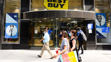 NEW YORK, NEW YORK - AUGUST 24: People wear protective face masks outside Best Buy on Fifth Avenue as the city continues Phase 4 of re-opening following restrictions imposed to slow the spread of coronavirus on August 24, 2020 in New York City. The fourth phase allows outdoor arts and entertainment, sporting events without fans and media production. (Photo by Noam Galai/Getty Images)