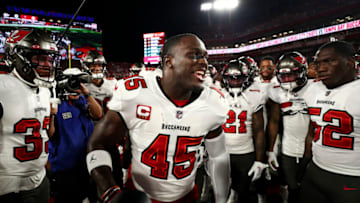TAMPA, FL - OCTOBER 2: Devin White #45 of the Tampa Bay Buccaneers gives a speech in the team huddle prior to an NFL football game against the Kansas City Chiefs at Raymond James Stadium on October 2, 2022 in Tampa, Florida. (Photo by Kevin Sabitus/Getty Images)