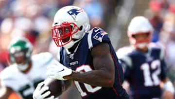 FOXBOROUGH, MASSACHUSETTS - SEPTEMBER 22: Josh Gordon #10 of the New England Patriots runs with the ball against the New York Jets at Gillette Stadium on September 22, 2019 in Foxborough, Massachusetts. (Photo by Adam Glanzman/Getty Images)