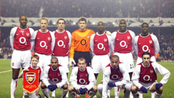 LONDON, UNITED KINGDOM - MARCH 10: Fussball: Champions League 03/04, London; Arsenal London - Celta de Vigo; Team Arsenal London 10.03.04. (Photo by Andreas Rentz/Bongarts/Getty Images)