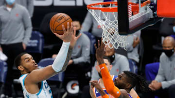 CHARLOTTE, NORTH CAROLINA - JANUARY 11: P.J. Washington #25 of the Charlotte Hornets attempts a lay up against Nerlens Noel #3 of the New York Knicks during the third quarter of their game at Spectrum Center on January 11, 2021 in Charlotte, North Carolina. NOTE TO USER: User expressly acknowledges and agrees that, by downloading and or using this photograph, User is consenting to the terms and conditions of the Getty Images License Agreement. (Photo by Jared C. Tilton/Getty Images)
