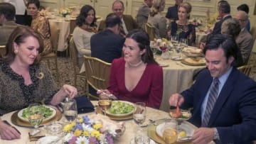 THIS IS US -- "Strangers" Episode 401 -- Pictured: (l-r) Elizabeth Perkins as Janet, Mandy Moore as Rebecca, Milo Ventimiglia as Jack -- (Photo by: Ron Batzdorff/NBC)