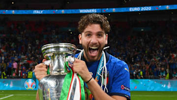 LONDON, ENGLAND - JULY 11: Manuel Locatelli of Italy celebrates with The Henri Delaunay Trophy following his team's victory in the UEFA Euro 2020 Championship Final between Italy and England at Wembley Stadium on July 11, 2021 in London, England. (Photo by Claudio Villa/Getty Images)