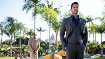 LUCIFER (L to R) DENNIS HAYSBERT as GOD and TOM ELLIS as LUCIFER MORNINGSTAR in episode 509 of LUCIFER Cr. JOHN P. FLEENOR/NETFLIX © 2021