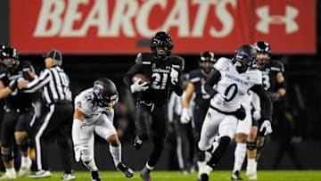 Cincinnati Bearcats wide receiver Tyler Scott breaks away for a touchdown against East Carolina Pirates. The Enquirer.