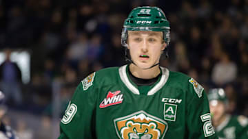 KENT, WASHINGTON - NOVEMBER 09: Everett Silvertips defenseman Wyatte Wylie #29 gets into position for a face-off against the Seattle Thunderbirds in the second period at accesso ShoWare Center on November 09, 2019 in Kent, Washington. (Photo by Christopher Mast/Getty Images)