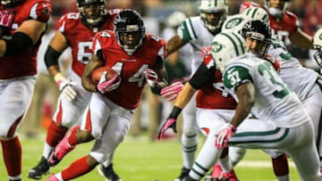 Oct 7, 2013; Atlanta, GA, USA; Atlanta Falcons running back Jason Snelling (44) runs the ball in the first half against the New York Jets at the Georgia Dome. Mandatory Credit: Daniel Shirey-USA TODAY Sports