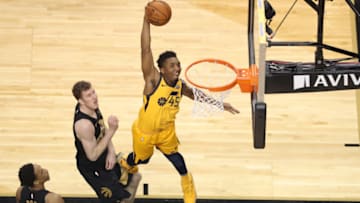 TORONTO, ON - JANUARY 26: Donovan Mitchell #45 of the Utah Jazz goes up to dunk the ball against the Toronto Raptors at Air Canada Centre on January 26, 2018 in Toronto, Canada. (Photo by Tom Szczerbowski/Getty Images)