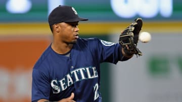 ANAHEIM, CA - SEPTEMBER 15: Seattle Mariners shortstop Jean Segura (2) fields a ground ball in the fifth inning of a game against the Los Angeles Angels of Anaheim played on September 15, 2018 at Angel Stadium of Anaheim in Anaheim, CA. (Photo by John Cordes/Icon Sportswire via Getty Images)