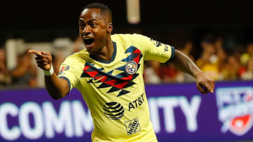 Renato Ibarra celebrando un gol con América