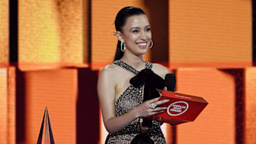 Christian Serratos se robó el show en la serie de Selena de Netflix 