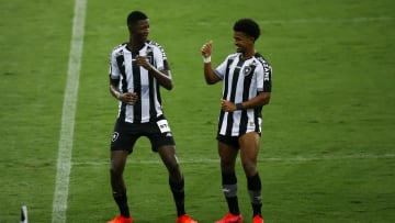 Botafogo aposta nos garotos durante período de reconstrução