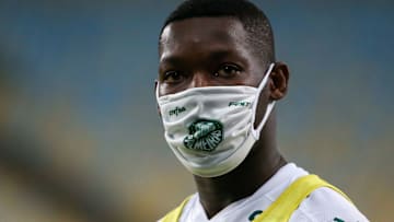 Jornalista afirma que há conflito interno no Palmeiras entre medalhões e jovens. Clube responde. 
