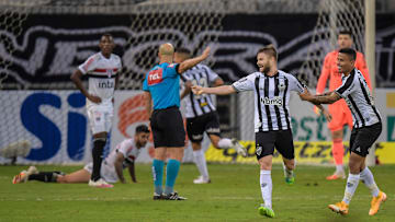 Eduardo Sasha tem vaga assegurada no ataque do Atlético-MG